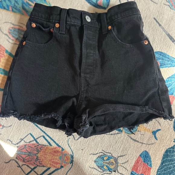Kids Levis size 23 cutoff shorts *Measurements in photos - Picture 1 of 6